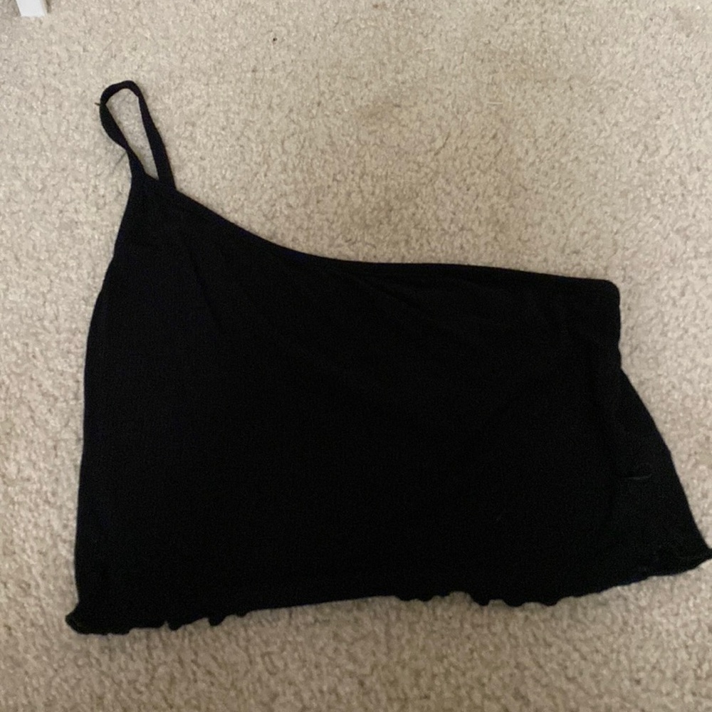 One shoulder black crop tank